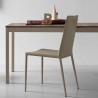 SEDIA BOHEME CB/1257 - In metallo con seduta e schienale in rigenerato di cuoio Nocciola.Tavolo Snap, metallo e legno nobilitato