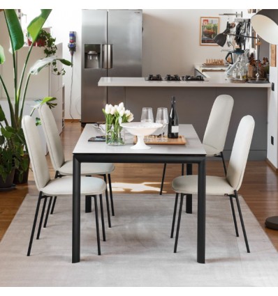 Tavolo Dorian Metal CB/4815-R130 Connubia - Struttura Nero opaco e Piano in ceramica Sale. Sedia Riley