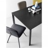 TAVOLO ALLUNGABILE EMINENCE CB/4724-M160 - Gambe in metallo Grigio Opaco P16 e piano in ceramica Stone P133. Sedia Emma.