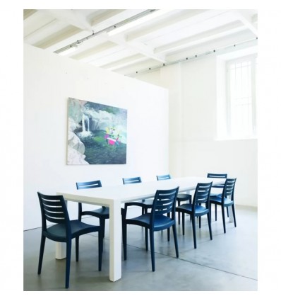 Tavolo Brooklyn Grandsoleil - Colore Bianco con sedie Firenze Blu Petrolio.