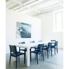 Tavolo Brooklyn Grandsoleil - Colore Bianco con sedie Firenze Blu Petrolio.