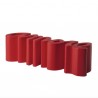 PANCA AMORE AMO040 - In polietilene da 145 cm nel colore laccato opaco Rosso Supreme MN, anche per spazi all'aperto.