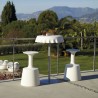 SGABELLO DRINK DRI075 - Alto 75 cm, realizzato in polietilene Bianco Latte FT anche per esterno. Tavolo modello Fizzz H 110.