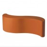PANCA WAVE WVE045 - Realizzata in polietilene nel colore standard Arancio Zucca FC. Da 160 cm, anche per esterno.