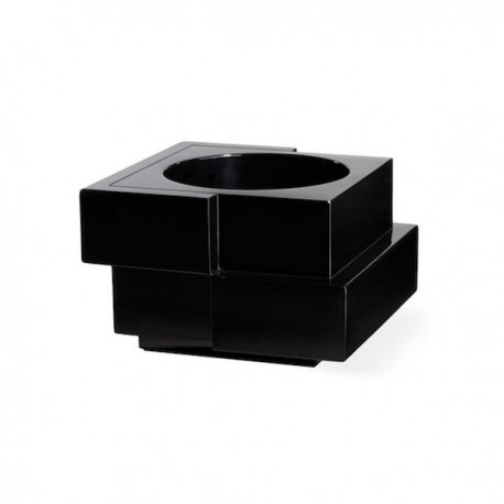 VASO CUBIC YO CUY046 - Struttura realizzata in polietilene  nel colore laccato opaco Bianco Absolute MF, anche per esterno.