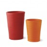 Vaso S-Pot - Realizzato in polietilene nel colore Rosso Fiamma FD e Arancio Zucca FC. Disponibile in due misure.
