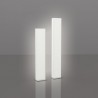 Lampada da terra Brick - Realizzata in polietilene nel colore Bianco Luminoso in due altezze. Staffa in metallo bianco opaco.