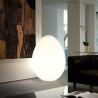 Lampada da terra Dino - In polietilene nel colore Bianco Luminoso, disponibile in due misure, anche per esterno.