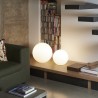 Lampada Globo Indoor - In polietilene nel colore Bianco luminoso dalla finitura opaca o lucida.