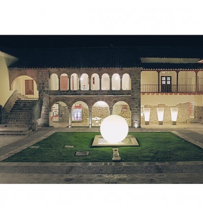 Lampada Globo Outdoor - In polietilene nel colore Bianco luminoso in finitura lucida o opaca, varie misure.