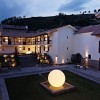 Lampada Globo Outdoor - In polietilene nel colore Bianco luminoso in finitura lucida o opaca, varie misure.