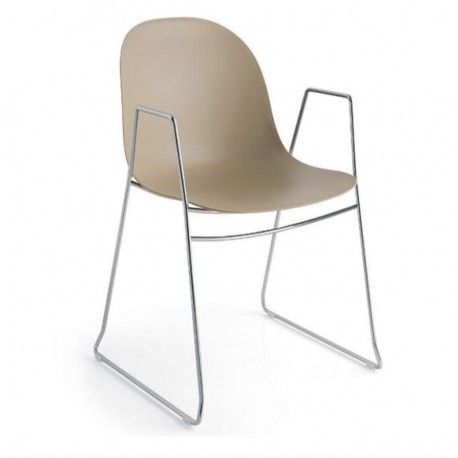 Poltrona Academy CB/1697 - Struttura in metallo Cromato P77 e seduta in polipropilene Rosso Opaco P946.