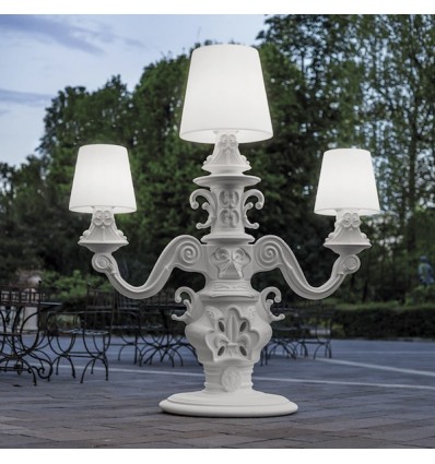 Lampada King of Love da terra - In polietilene nel colore Bianco Latte FT. Altezza 235 cm.