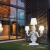 Lampada King of Love da terra - In polietilene nel colore Bianco Latte FT. Altezza 235 cm.