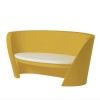 Divano Rap Chair - in polietilene nel colore standard Giallo Zafferano FB.  Accessorio cuscino in poliuretano.