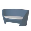 Divano Rap Chair - in polietilene nel colore standard Blu Polvere FL.  Accessorio cuscino in poliuretano.