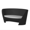 Divano Rap Chair - in polietilene nel colore standard Nero FH.  Accessorio cuscino in poliuretano.