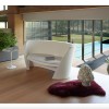 Divano Rap Chair - in polietilene nel colore standard Bianco Latte FT. Accessorio cuscino in poliuretano.