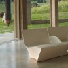 Poltrona Kami Ichi - In polietilene nel colore standard Bianco Latte FT. Ideale per ambienti Outdoor.