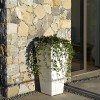 Vaso Y - Pot - Struttura realizzata in polietilene nel colore standard Bianco Latte FT. In 5 misure differenti.