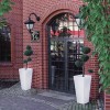 Vaso Y - Pot - Struttura realizzata in polietilene nel colore standard Bianco Latte FT. In 5 misure differenti.