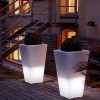 Vaso Y - Pot - Struttura realizzata in polietilene nel colore luminoso Bianco. In 5 misure differenti.