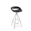 Sgabello Cosmopolitan CB/1945 - Struttura in metallo Cromato P77 e seduta in polipropilene Nero Opaco Pq5, altezza seduta 65 cm.