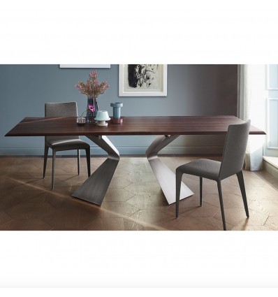 Tavolo Prora fisso - Struttura in metallo verniciato e piano in legno impiallacciato.