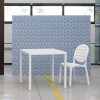 Tavolo Cube fisso quadrato - Gambe in alluminio verniciato e piano in polipropilene Bianco, sedia modello Erica.