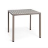 Tavolo Cube fisso quadrato - Gambe in alluminio verniciato e piano in polipropilene Tortora, 80 x 80 per esterno.