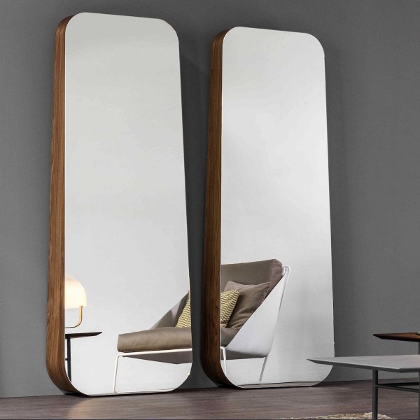 Specchio Obel di grandi dimensioni da terra in legno impiallacciato