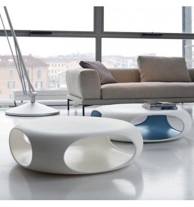 Tavolino Pebble - Struttura realizzata interamente in polietilene. In varie combinazioni di colore.