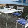 Tavolo Tosca Vermobil - Colore Bianco Goffrato, Sedia Mogan con cuscino azzurro