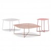 Tavolino Leaf Bonaldo - da sinistra: Leaf Medium bianco con piano forato, Leaf Low rame con piano forato, leaf High rosso con pi