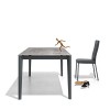 Tavolo Pentagon CB/4797-160 allungabile - Struttura in metallo Grigio Opaco P16 e piano in ceramica Cemento P1C.